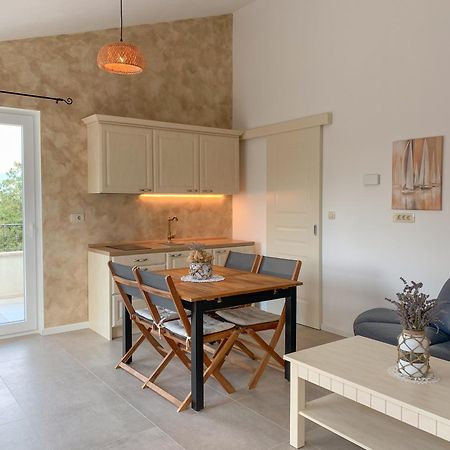 Villa Alara - Charming Villa With Heated Swimming Pool Milohnici Esterno foto