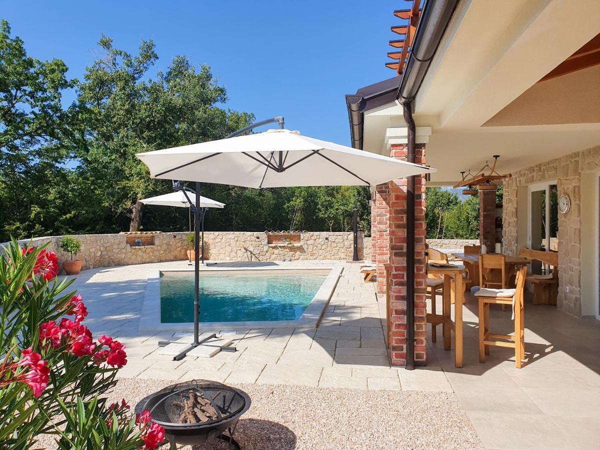 Villa Alara - Charming Villa With Heated Swimming Pool Milohnici Esterno foto