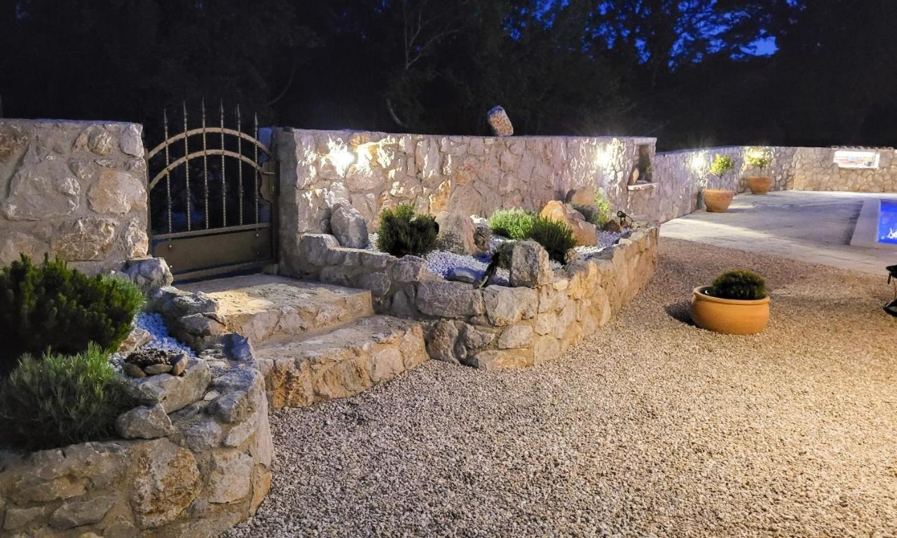 Villa Alara - Charming Villa With Heated Swimming Pool Milohnici Esterno foto