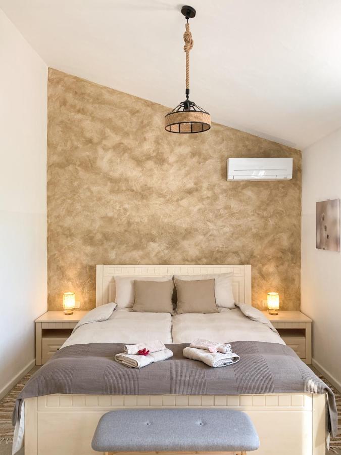 Villa Alara - Charming Villa With Heated Swimming Pool Milohnici Esterno foto