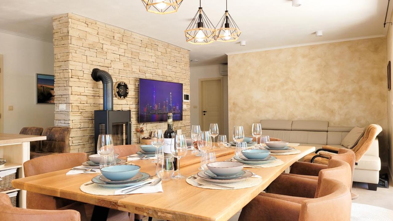 Villa Alara - Charming Villa With Heated Swimming Pool Milohnici Esterno foto